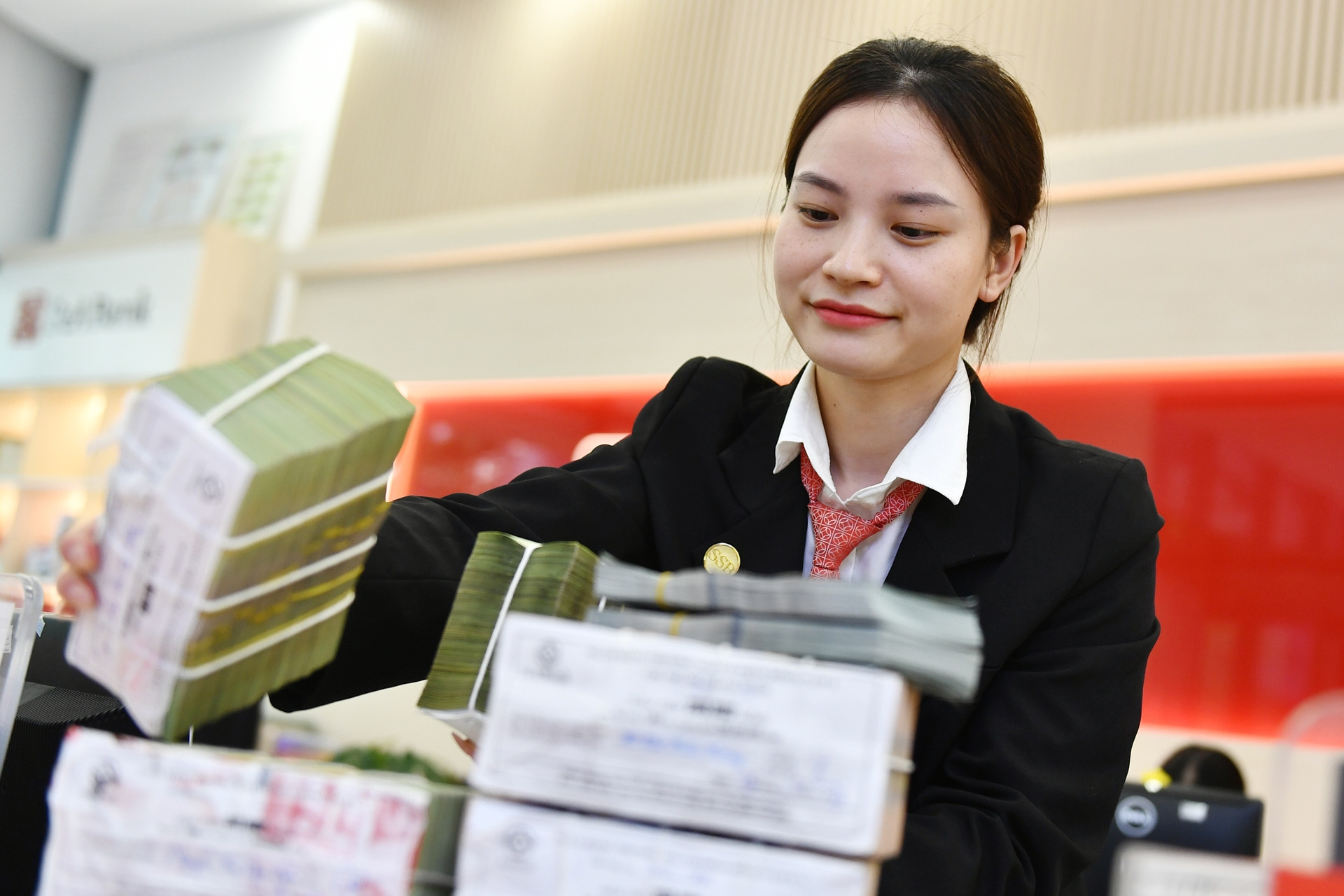 Lãi suất ngân hàng hôm nay 16/7/2026: Gửi 100 triệu, nhận 4,25 triệu sau 6 tháng