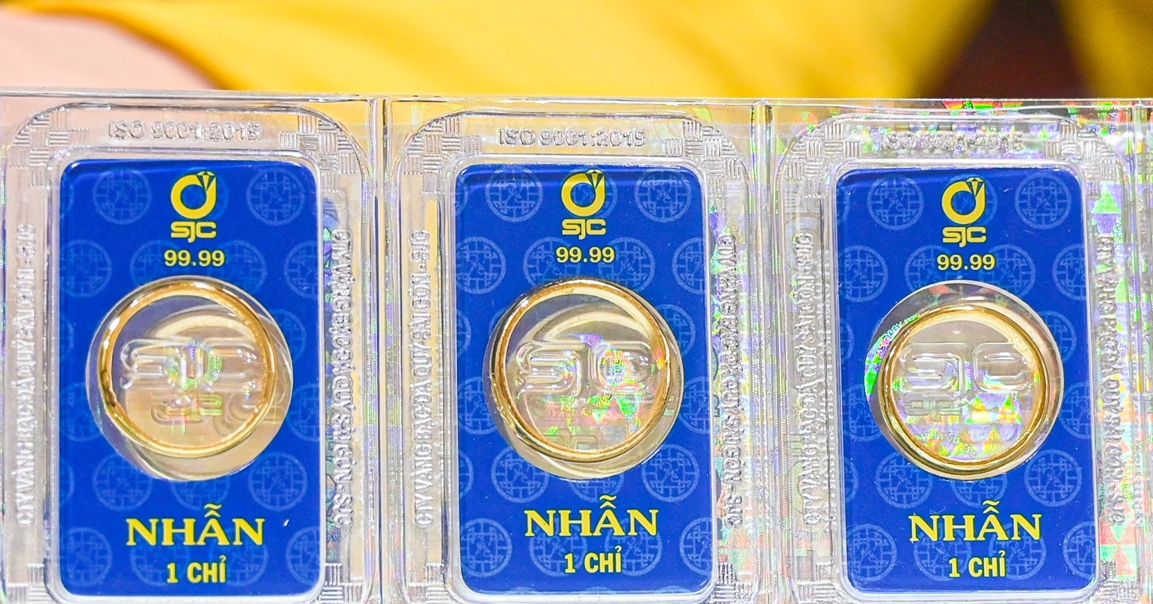Giá vàng hôm nay 17/7/2026 quay đầu giảm mạnh, SJC rơi xuống đáy mới