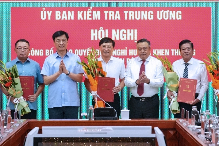 3 Phó Chủ nhiệm Ủy ban Kiểm tra Trung ương khóa 13 nhận quyết định nghỉ hưu