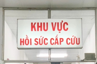 Bé nguy kịch, co giật vì kẹt cổ vào thanh chắn giường