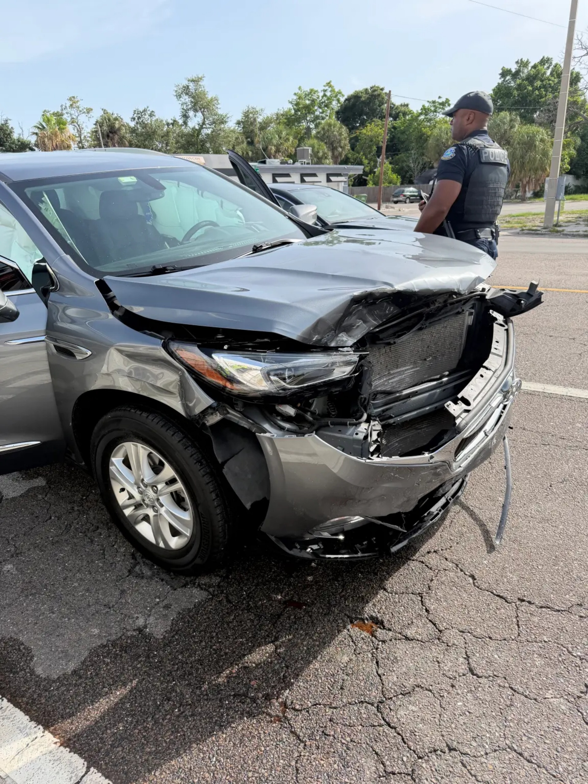 https://static-images.vnncdn.net/vps_images_publish/000001/000003/2026/7/16/kelly-bensimon-gets-car-crash-134383645-2453.jpg