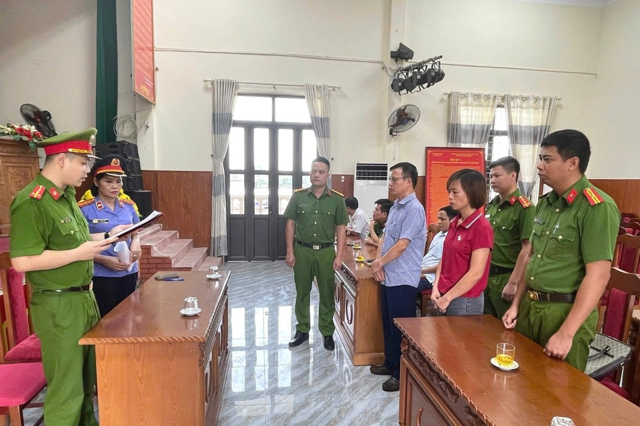 Khởi tố nguyên Chủ tịch UBND xã ở Ninh Bình
