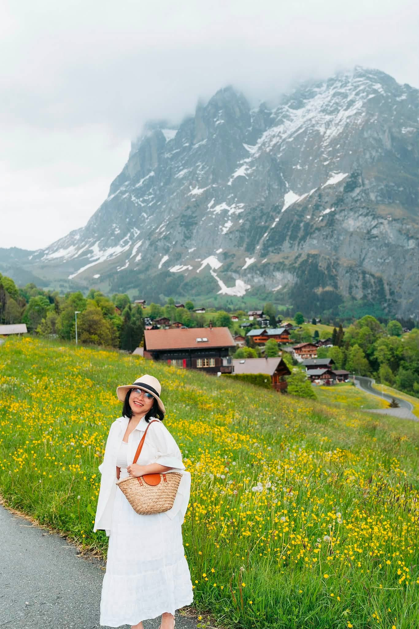 https://static-images.vnncdn.net/vps_images_publish/000001/000003/2026/7/16/lang-grindelwald-2982.jpg