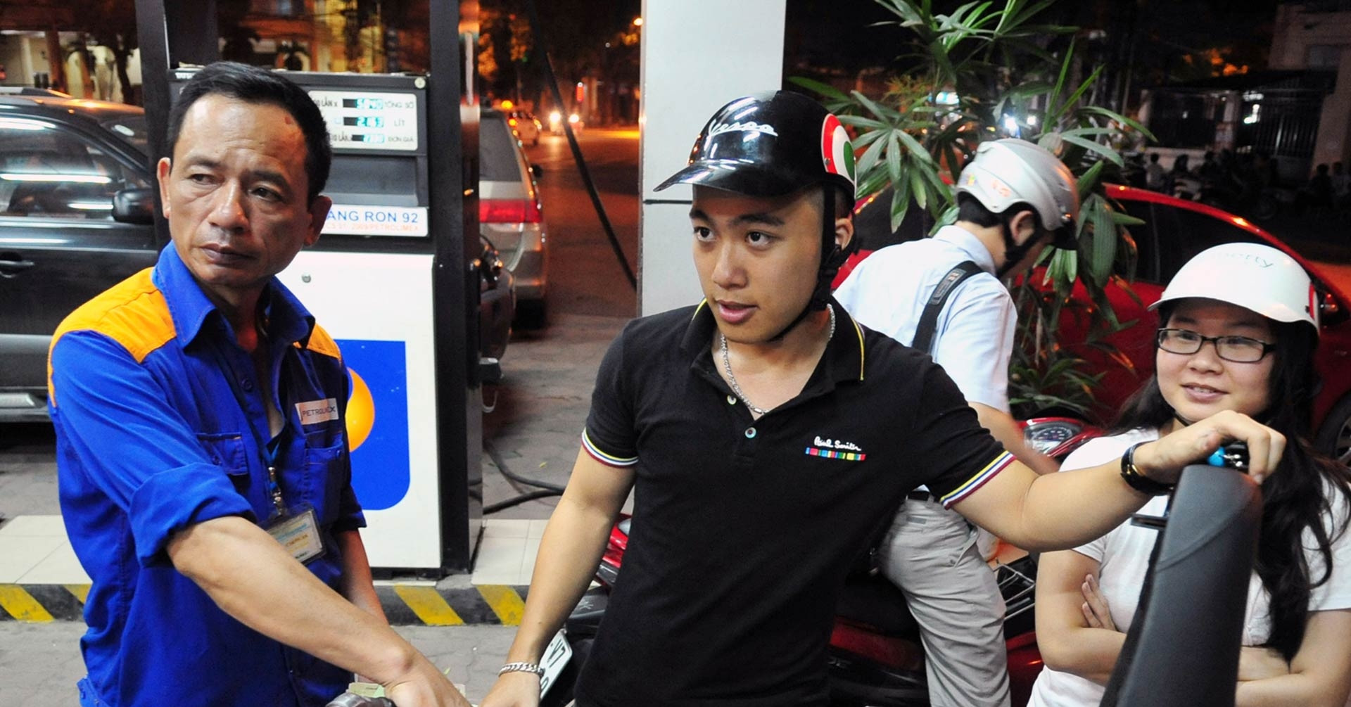 Giá xăng dầu đồng loạt tăng: E10 lên 20.550 đồng/lít, dầu diesel tăng hơn 1.500 đồng/lít