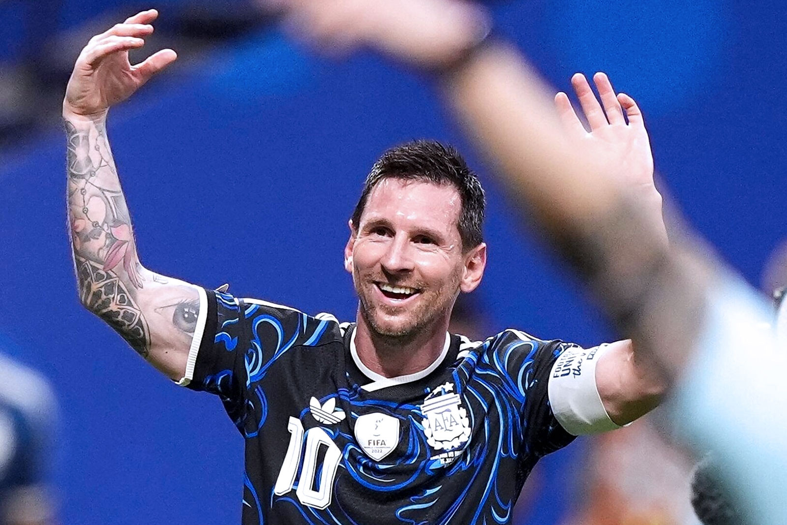 Người Anh ngả mũ trước Messi: ‘Cầu thủ vĩ đại nhất mọi thời đại’
