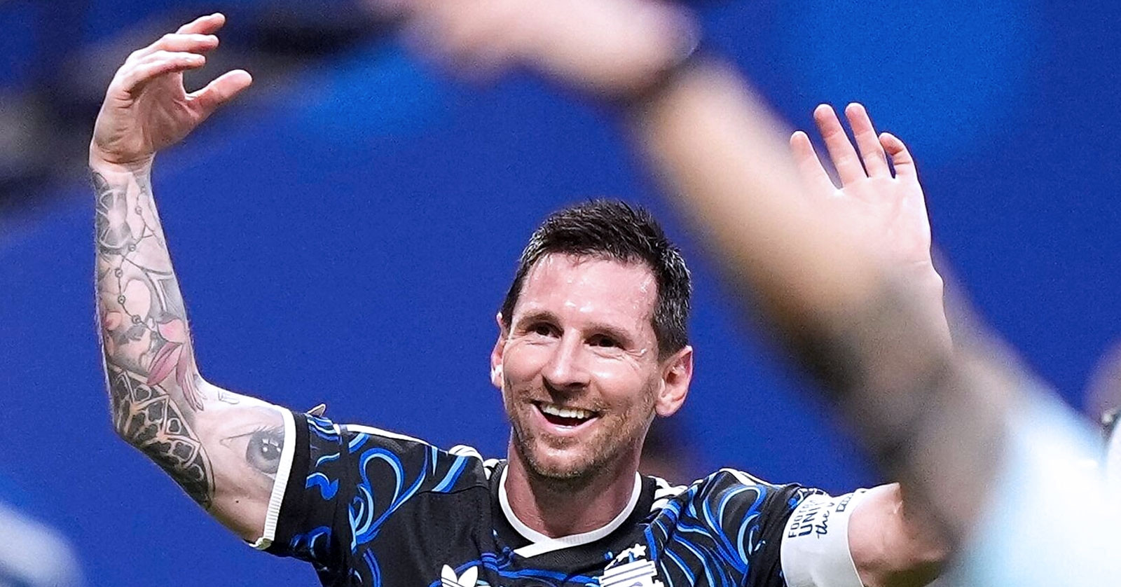 Người Anh ngả mũ trước Messi: ‘Cầu thủ vĩ đại nhất mọi thời đại’