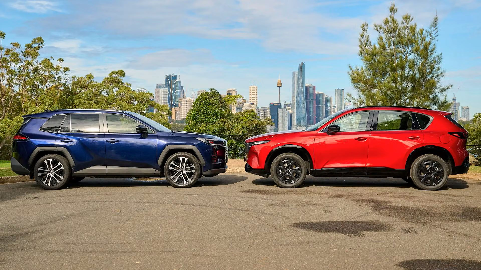 Toyota RAV4 va Mazda CX 5.jpg