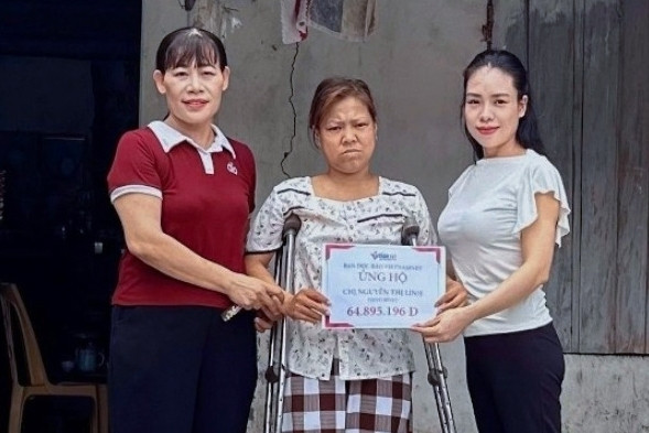 Trao hơn 64 triệu đồng tiếp sức người mẹ suy thận nuôi con nhỏ ở Ninh Bình