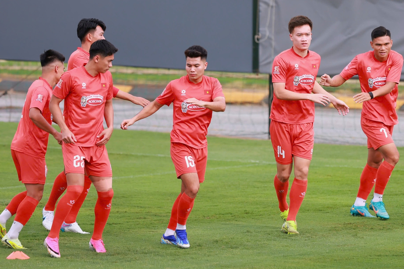 Tuyển Việt Nam luyện 'chiêu tủ', chờ đấu Myanmar trước ASEAN Cup