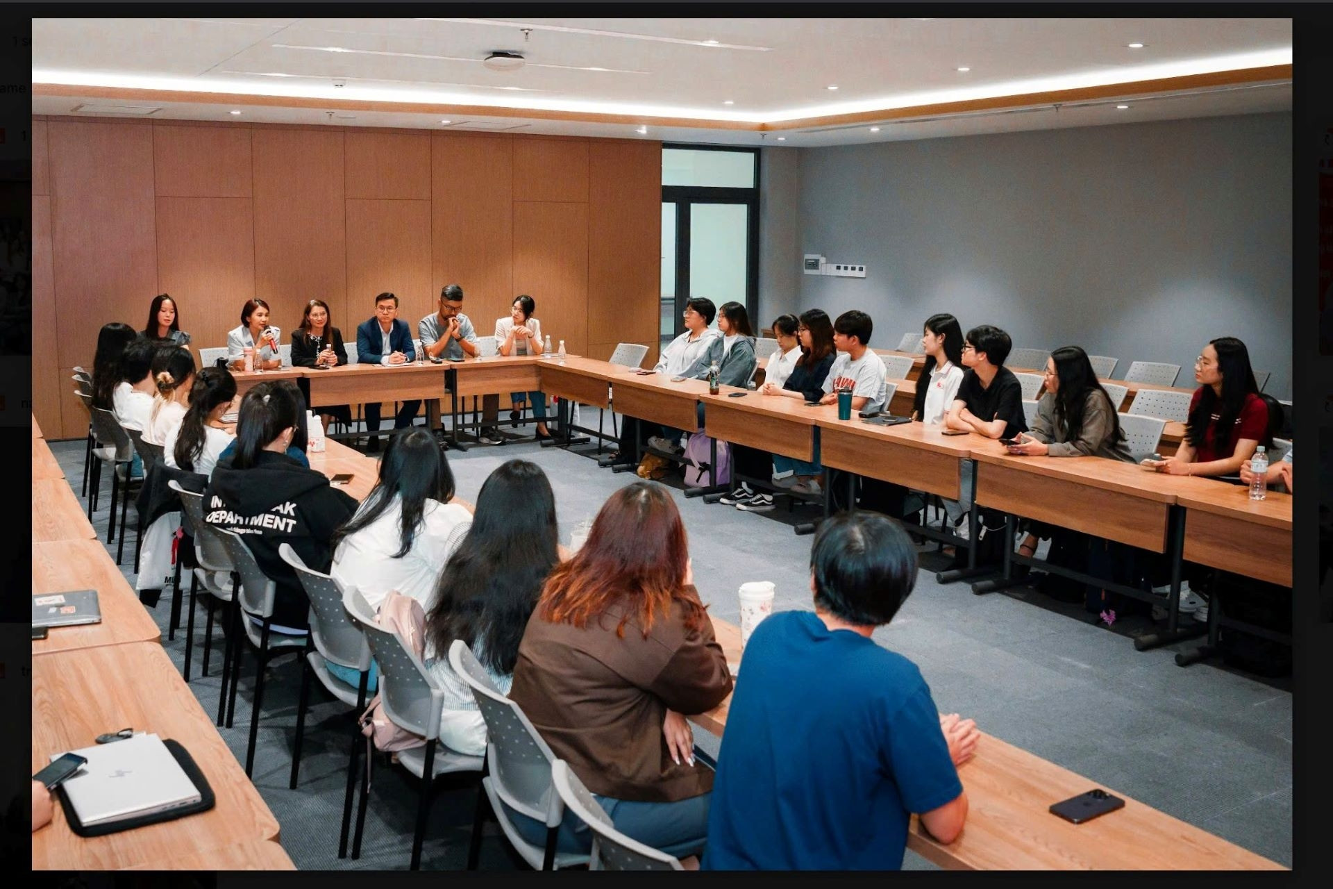 UEH.ISB đưa trải nghiệm nghề nghiệp ngay từ năm nhất đại học