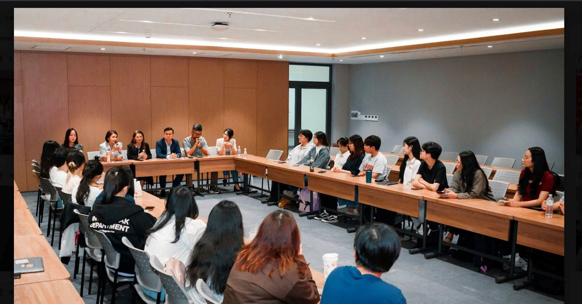 UEH.ISB đưa trải nghiệm nghề nghiệp ngay từ năm nhất đại học