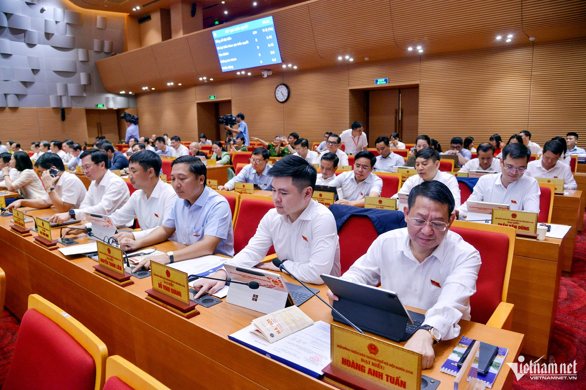W-Biểu quyết.jpg