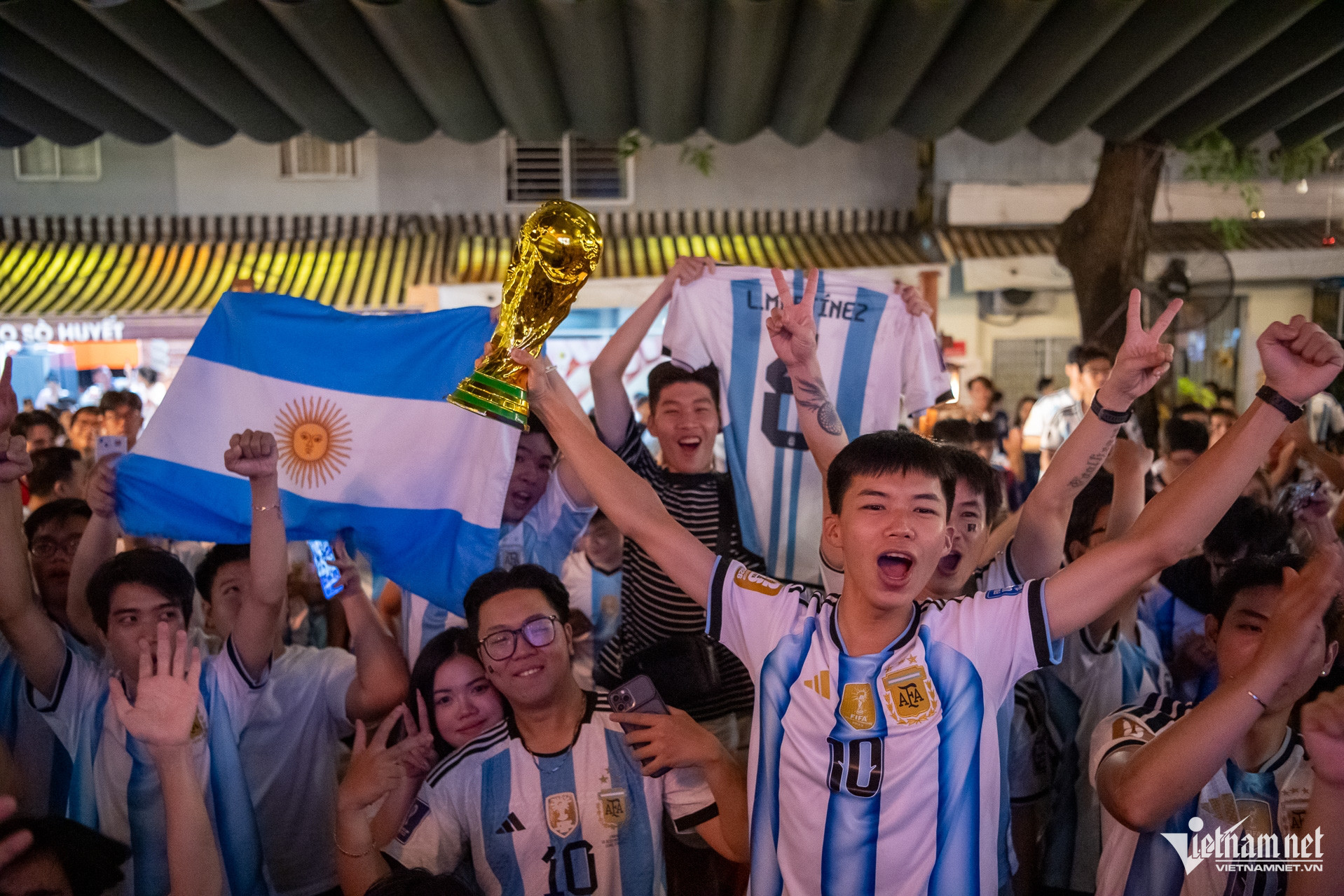 W-Fan messi xem trận bán kết worldcup 2026 Tuấn Hùng 100.jpg