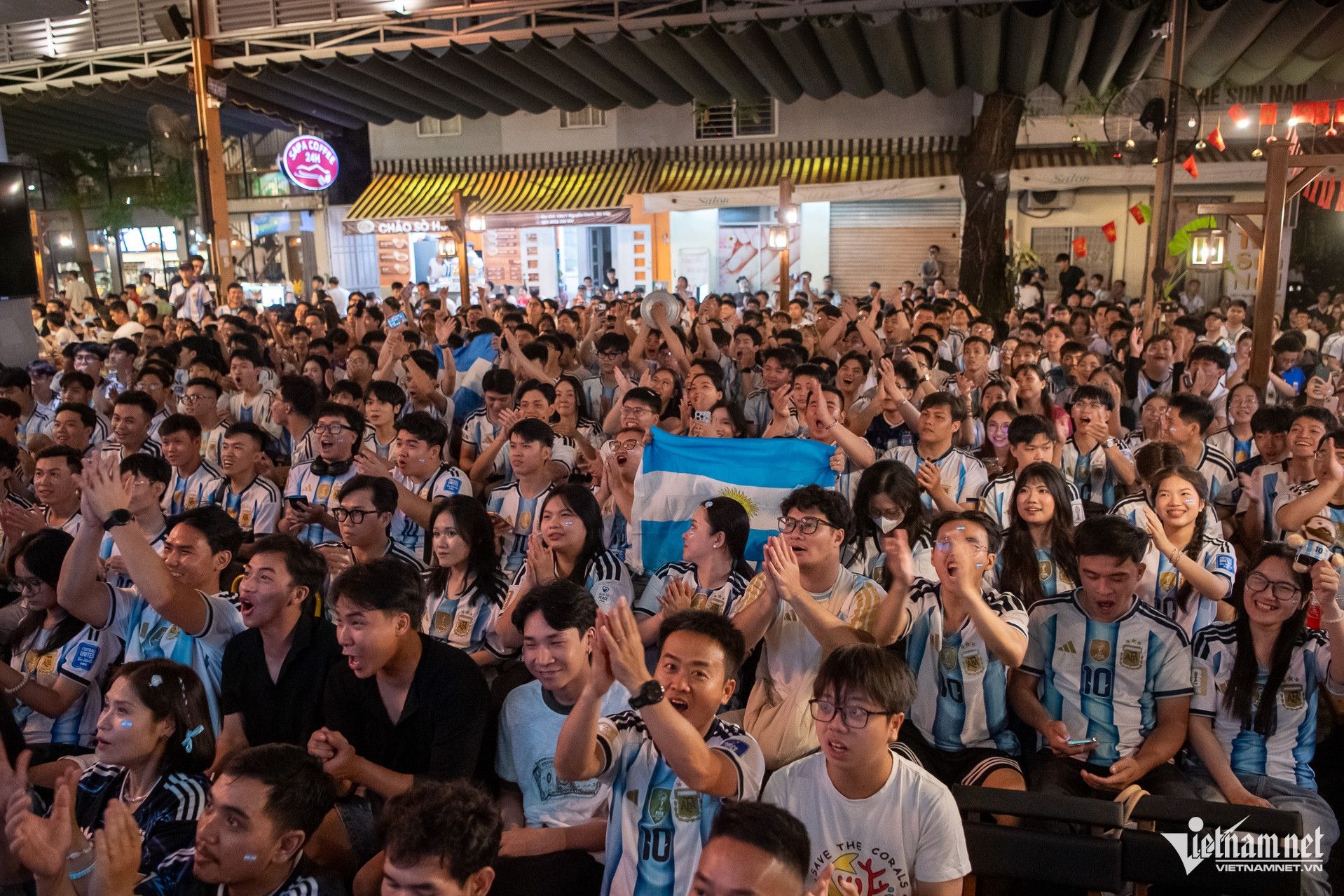 W-Fan messi xem trận bán kết worldcup 2026   Tuấn Hùng.jpg