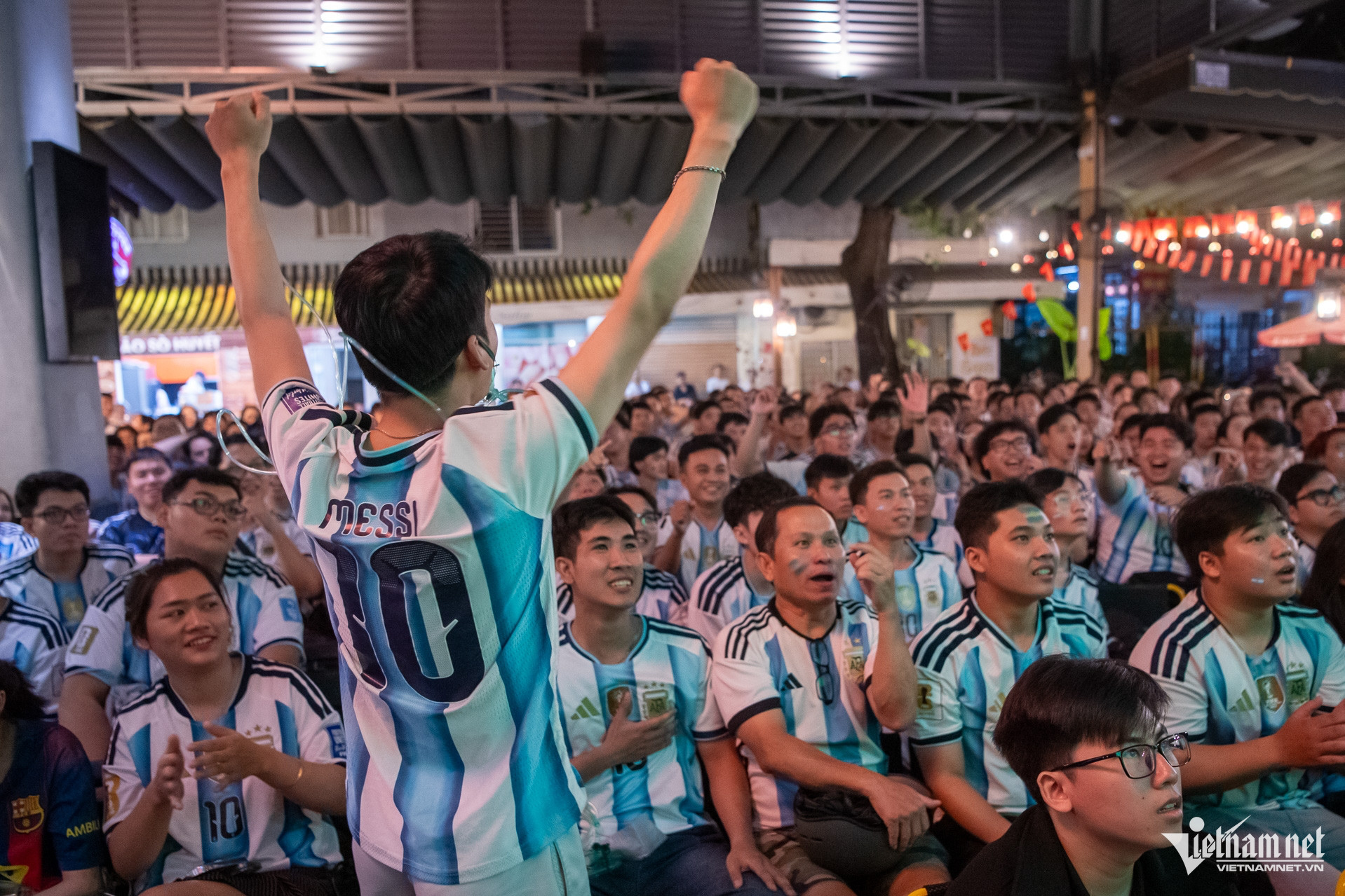 W-Fan messi xem trận bán kết worldcup 2026 Tuấn Hùng 48.jpg