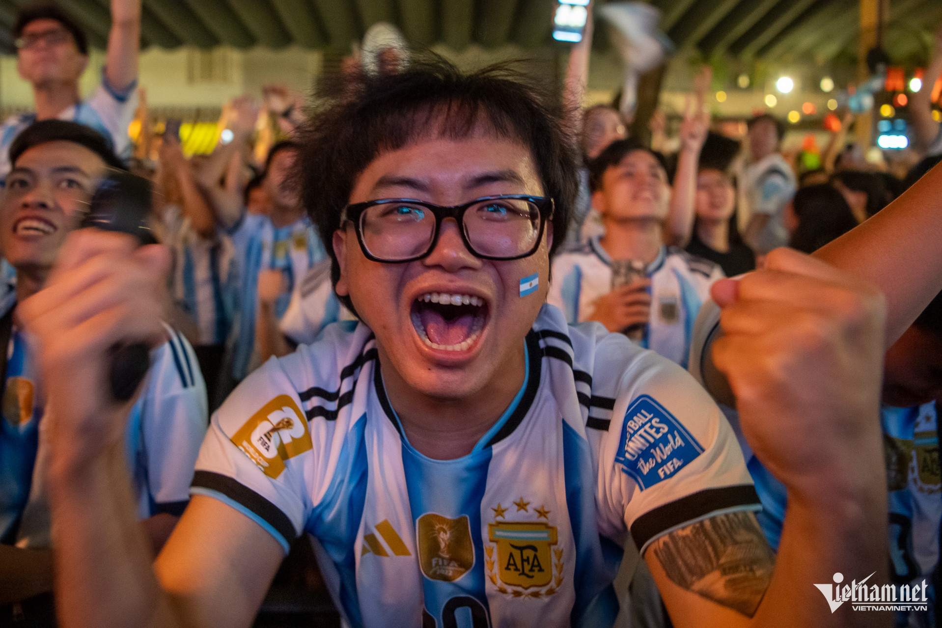 W-Fan messi xem trận bán kết worldcup 2026 Tuấn Hùng 76.jpg