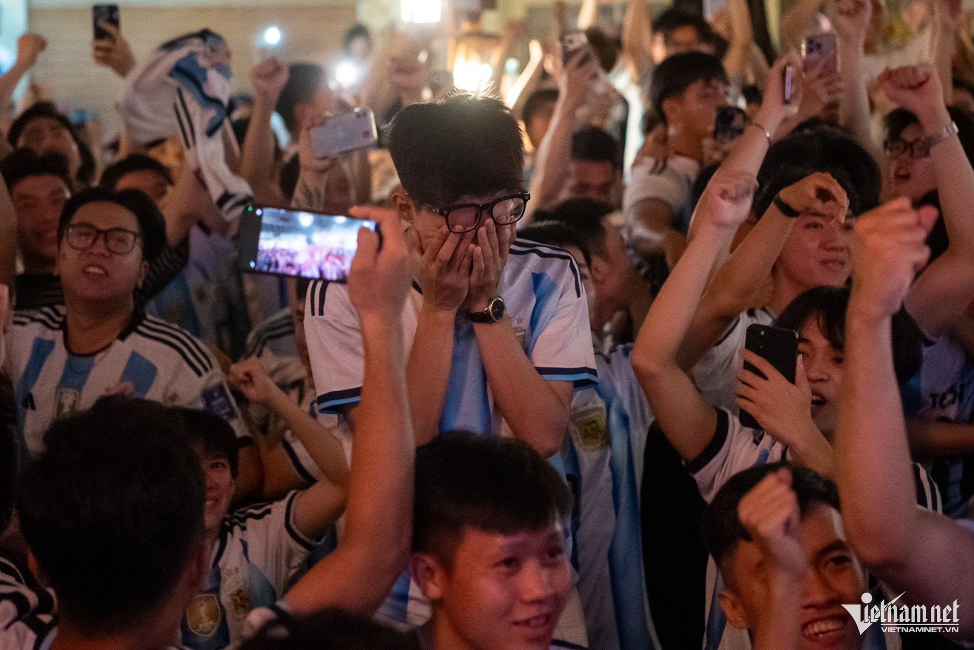 W-Fan messi xem trận bán kết worldcup 2026   Tuấn Hùng 94.jpg