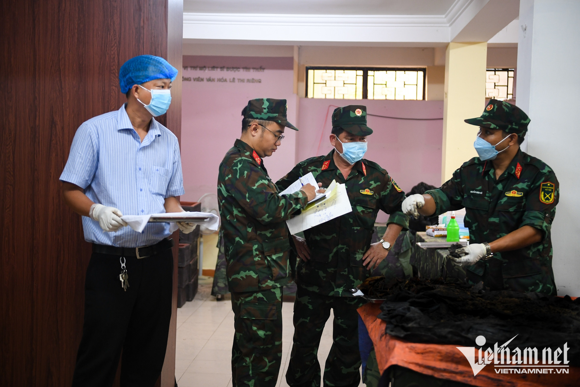 Box https://static-images.vnncdn.net/vps_images_publish/000001/000003/2026/7/16/w-tim-hai-cot-liet-sy-le-thi-rieng-nguyen-hue-20-2060.jpg