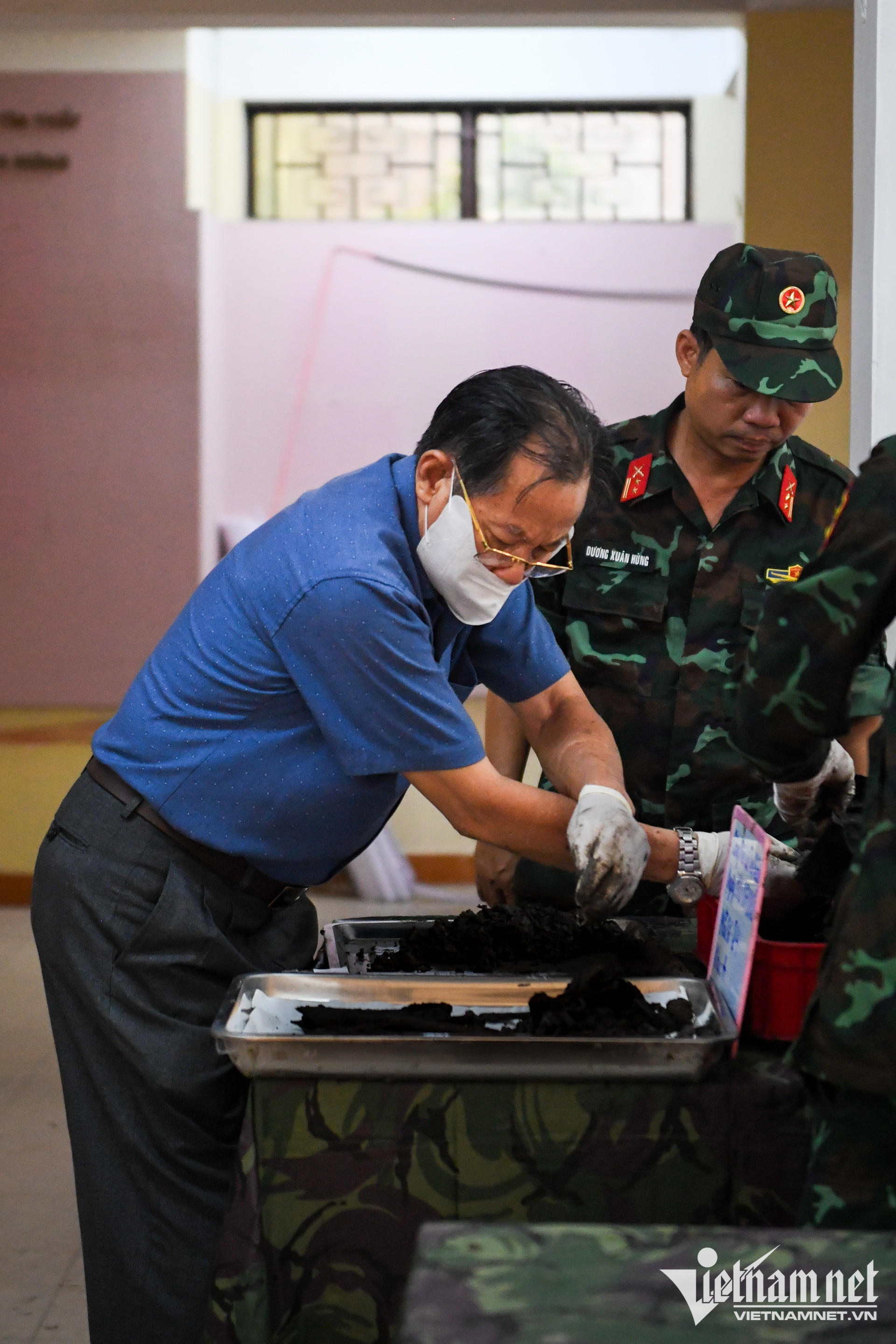 Box https://static-images.vnncdn.net/vps_images_publish/000001/000003/2026/7/16/w-tim-hai-cot-liet-sy-le-thi-rieng-nguyen-hue-39-2059.jpg
