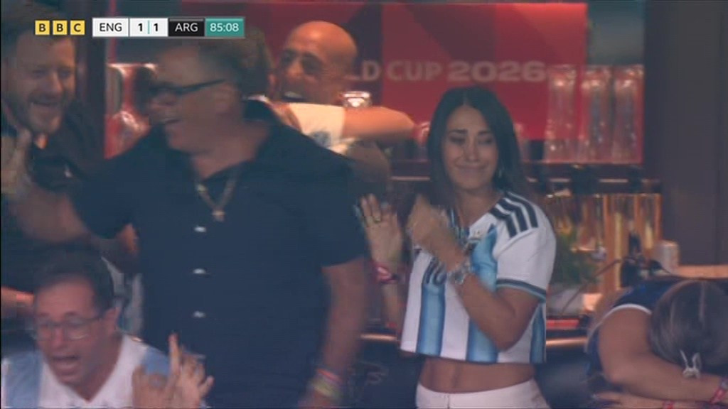 www_thesun_co_uk messis wife antonela celebrating wild 1095560560 (2).jpg