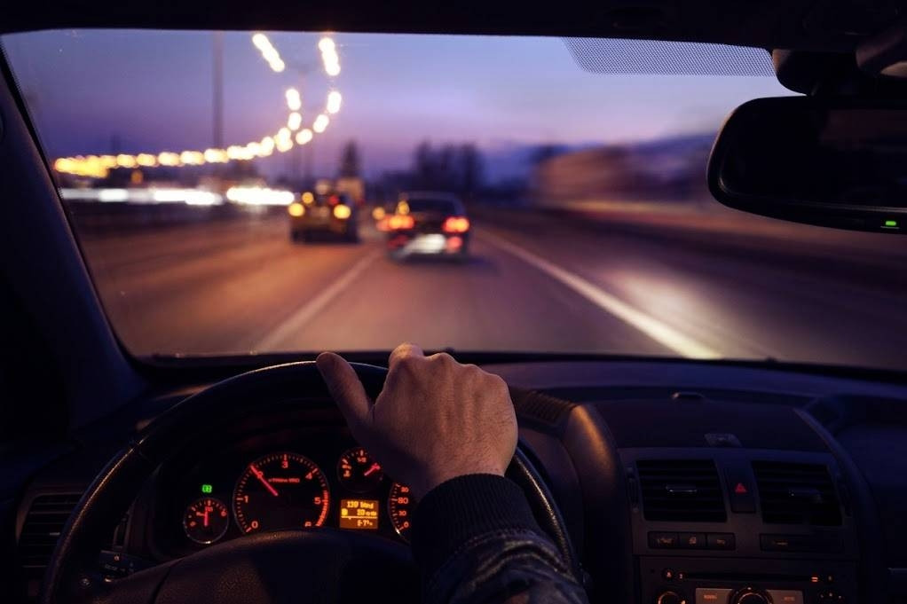 5 bí kíp đơn giản giúp tài xế luôn tỉnh táo khi lái xe đường dài