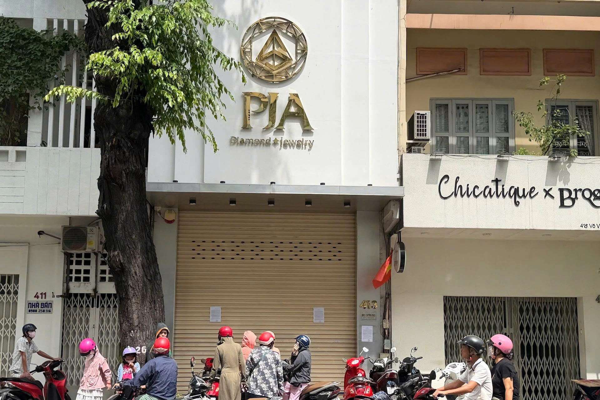 Cửa hàng kim cương bất ngờ đóng cửa, khách hàng lo kẹt tài sản hàng tỷ đồng