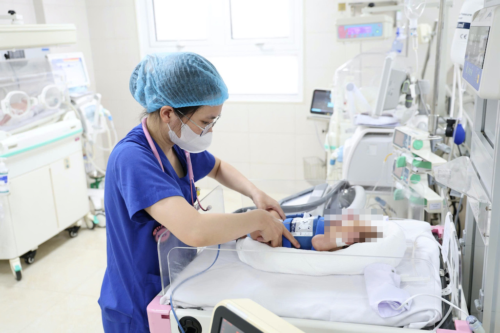 Hạ thân nhiệt xuống 33,5 độ C cứu trẻ sơ sinh bị ngạt nguy kịch