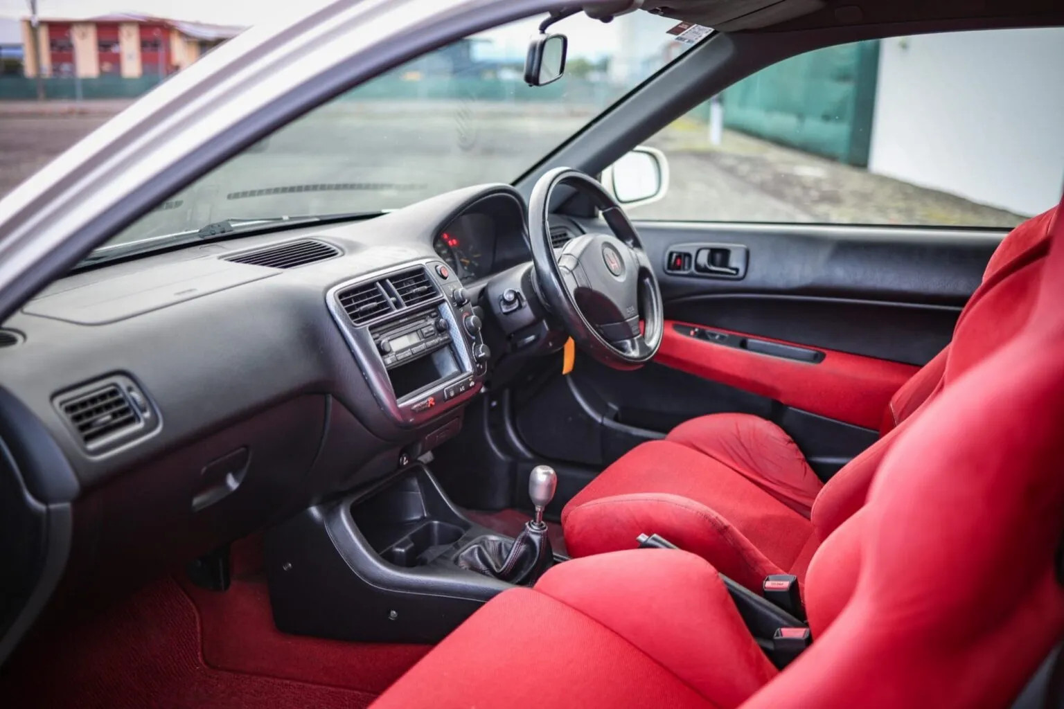 https://static-images.vnncdn.net/vps_images_publish/000001/000003/2026/7/17/honda-civic-type-r-6-1536x1024-1589.webp