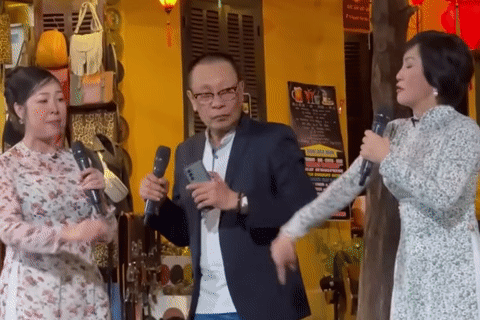 MC Lại Văn Sâm hát cùng NSND Hồng Vân trên phố cổ Hội An, Trịnh Kim Chi đẹp lạ