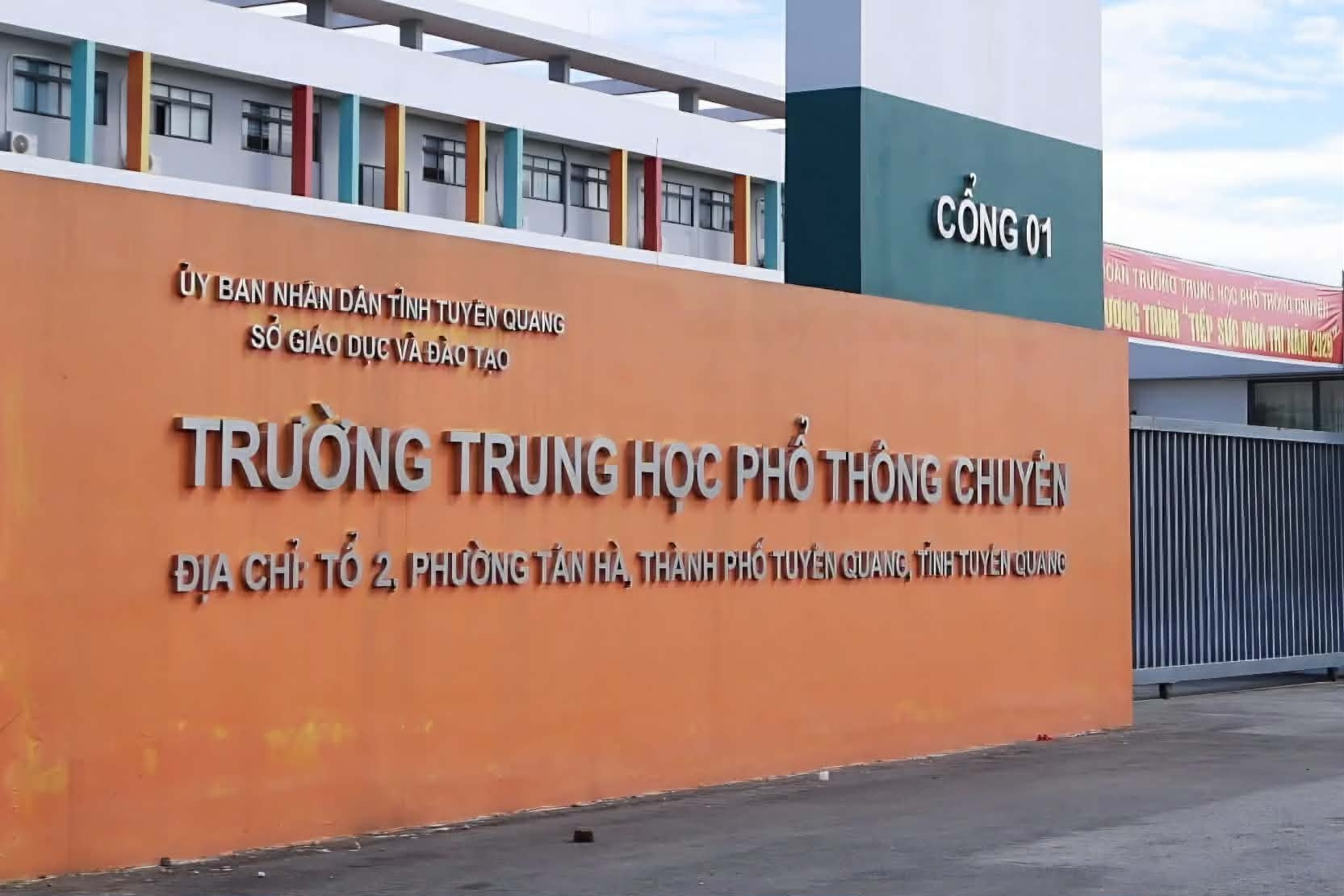 Một nữ thư ký điểm thi ra đầu thú vụ 147 điểm 10 Toán ở Tuyên Quang