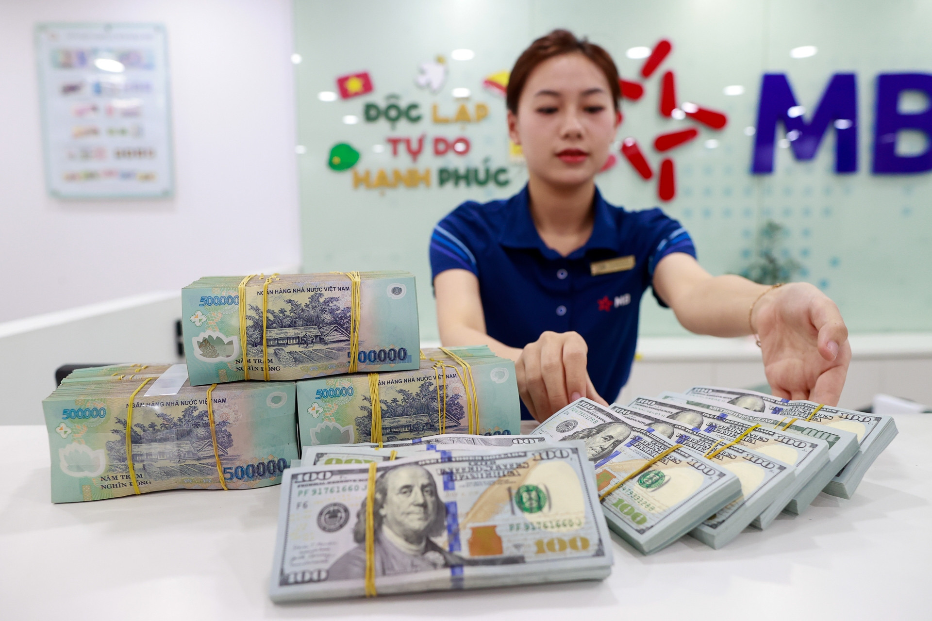 Lãi suất ngân hàng hôm nay 17/7/2026: Ông lớn tung ưu đãi 8%/năm kỳ hạn 6 tháng