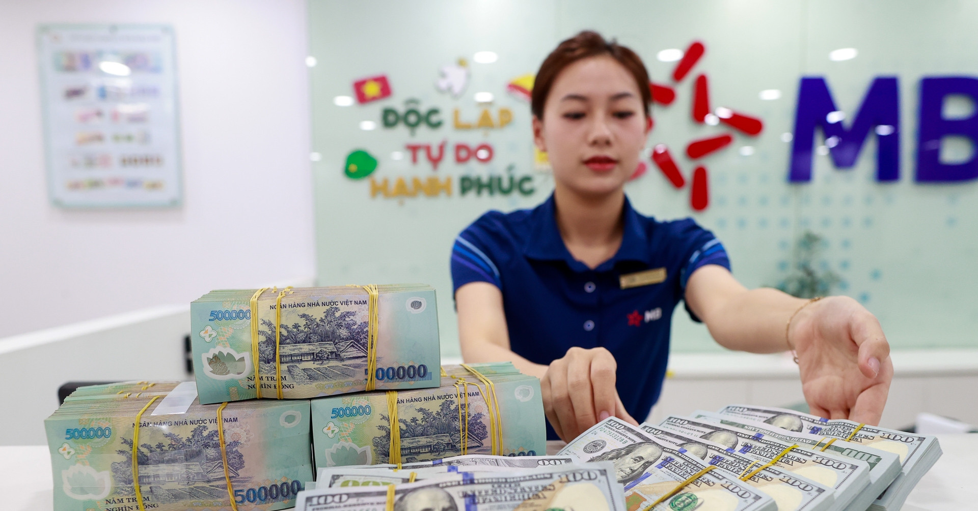 Lãi suất ngân hàng hôm nay 17/7/2026: Ông lớn tung ưu đãi 8%/năm kỳ hạn 6 tháng