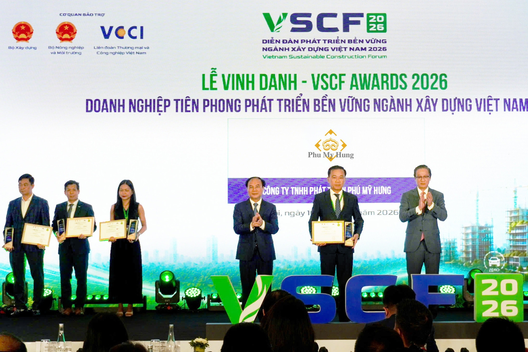 Phú Mỹ Hưng được vinh danh ‘Doanh nghiệp tiên phong phát triển bền vững’