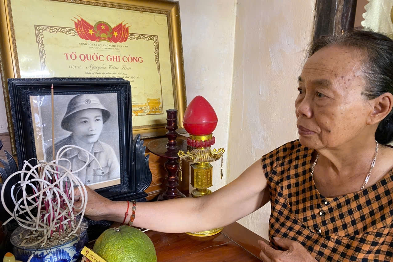 Tiếng chuông báo mộng và 13 chuyến xe tìm anh trai liệt sĩ ở 'đất lửa'