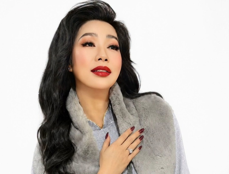 NSND Trịnh Kim Chi đẹp lạ, diễn viên Việt Hương đổi tiền thưởng thành gạo