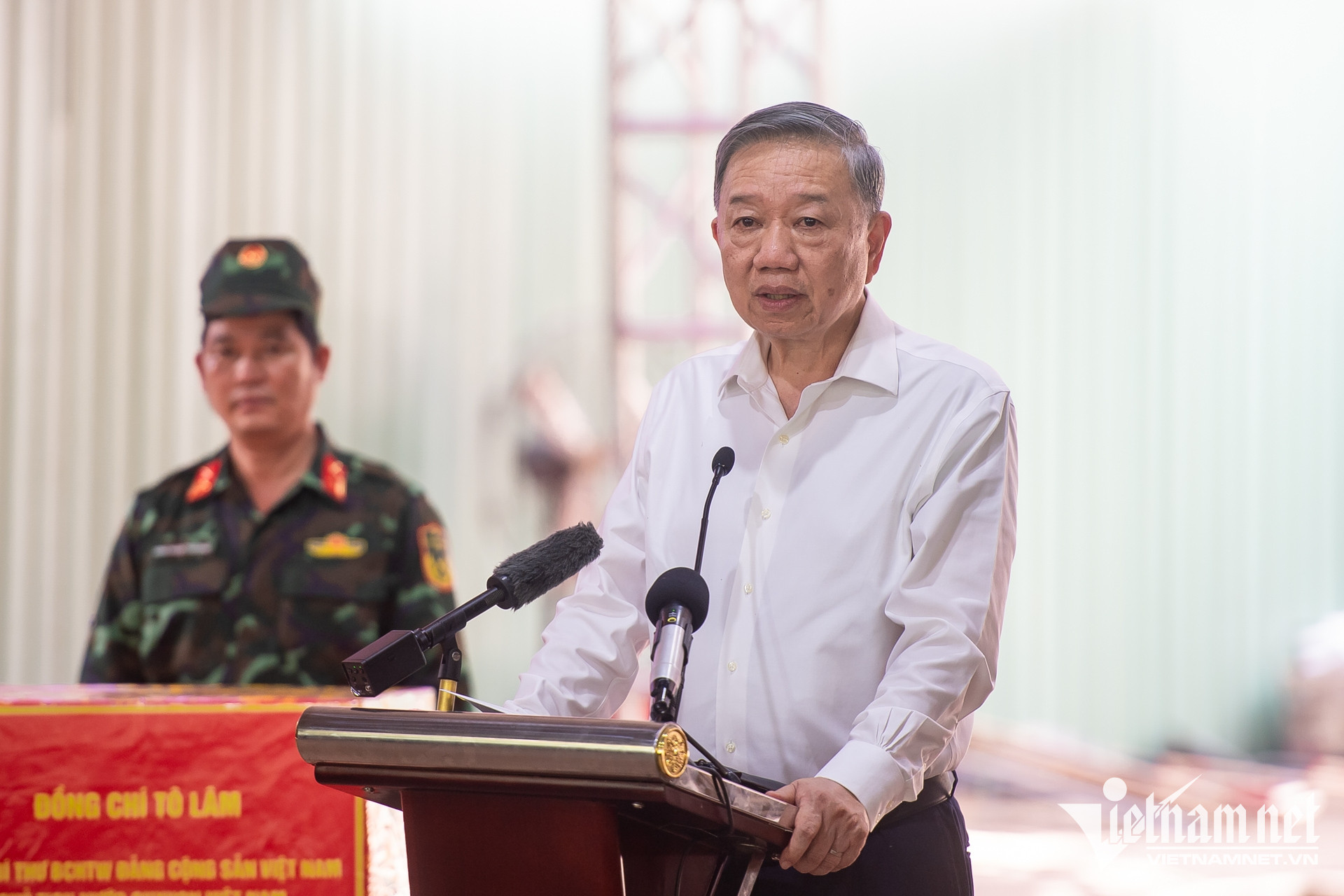 W-TBT dâng hương CV LÊ THỊ RIÊNG NGUYỄN HUẾ 11.jpg