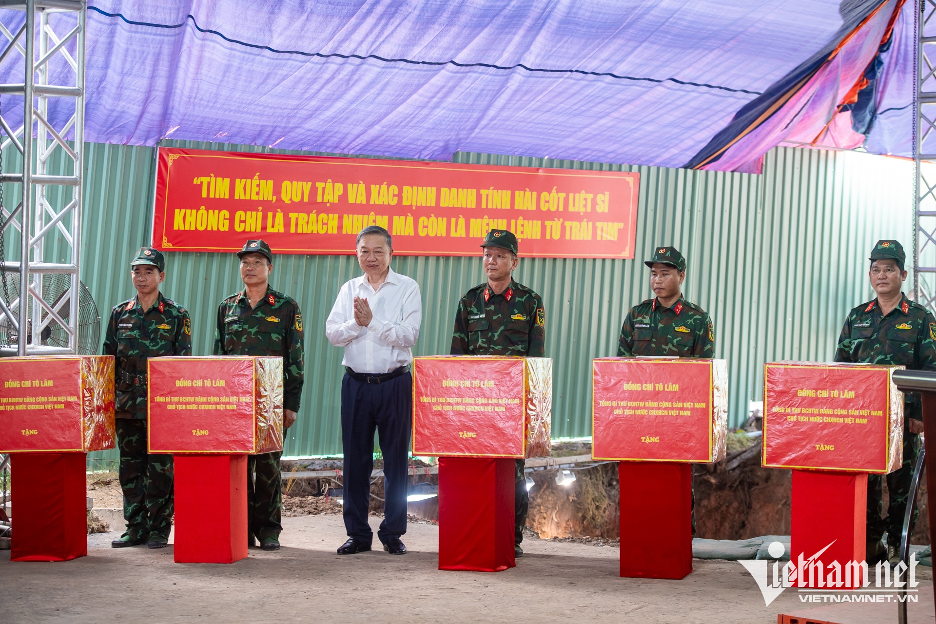 W-TBT dâng hương CV LÊ THỊ RIÊNG   NGUYỄN HUẾ 12.jpg