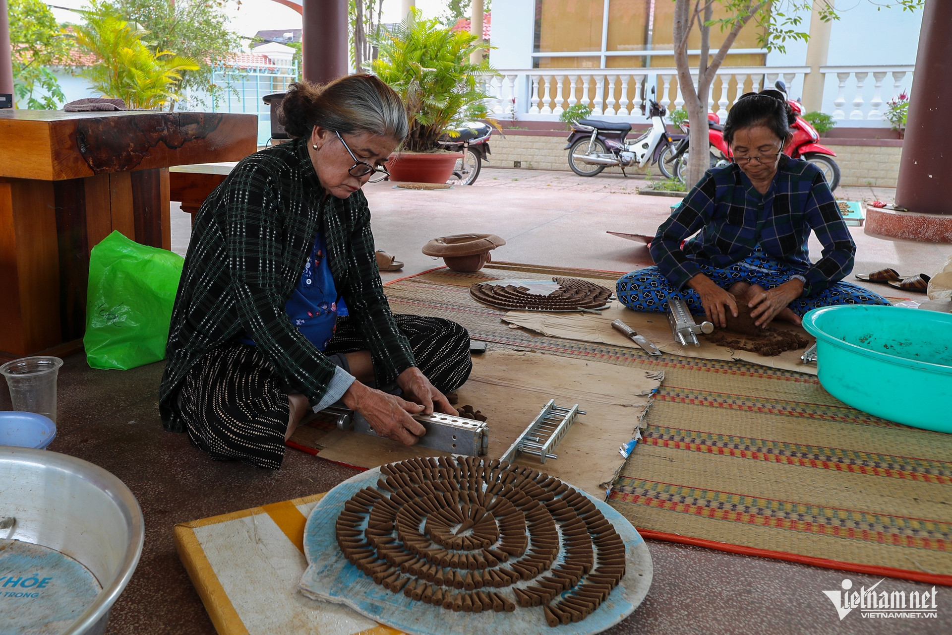 https://static-images.vnncdn.net/vps_images_publish/000001/000003/2026/7/17/w-tram-huong-img-9651-2715.jpg