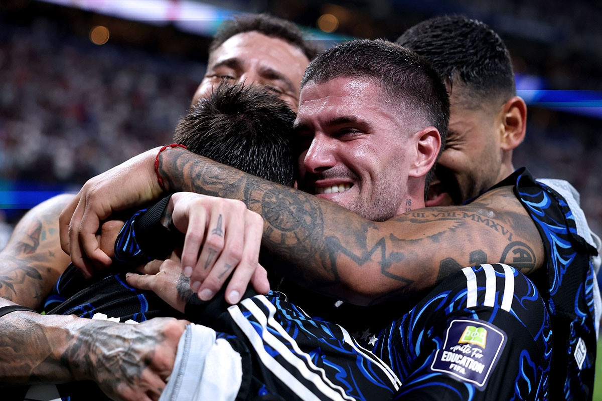 Messi và Argentina: Làm đủ nghi thức để giữ vận may ẵm cúp vàng