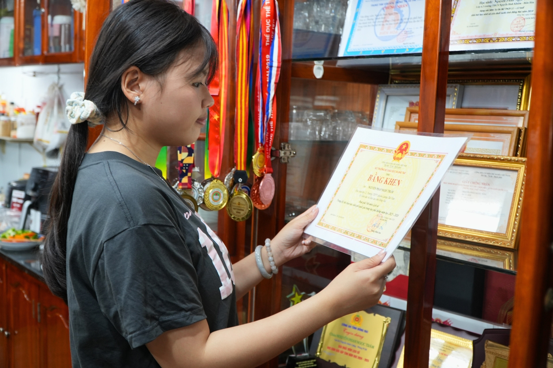 Nữ sinh biến cú trượt giải quốc gia thành tấm vé vào Trường ĐH Cảnh sát Nhân dân
