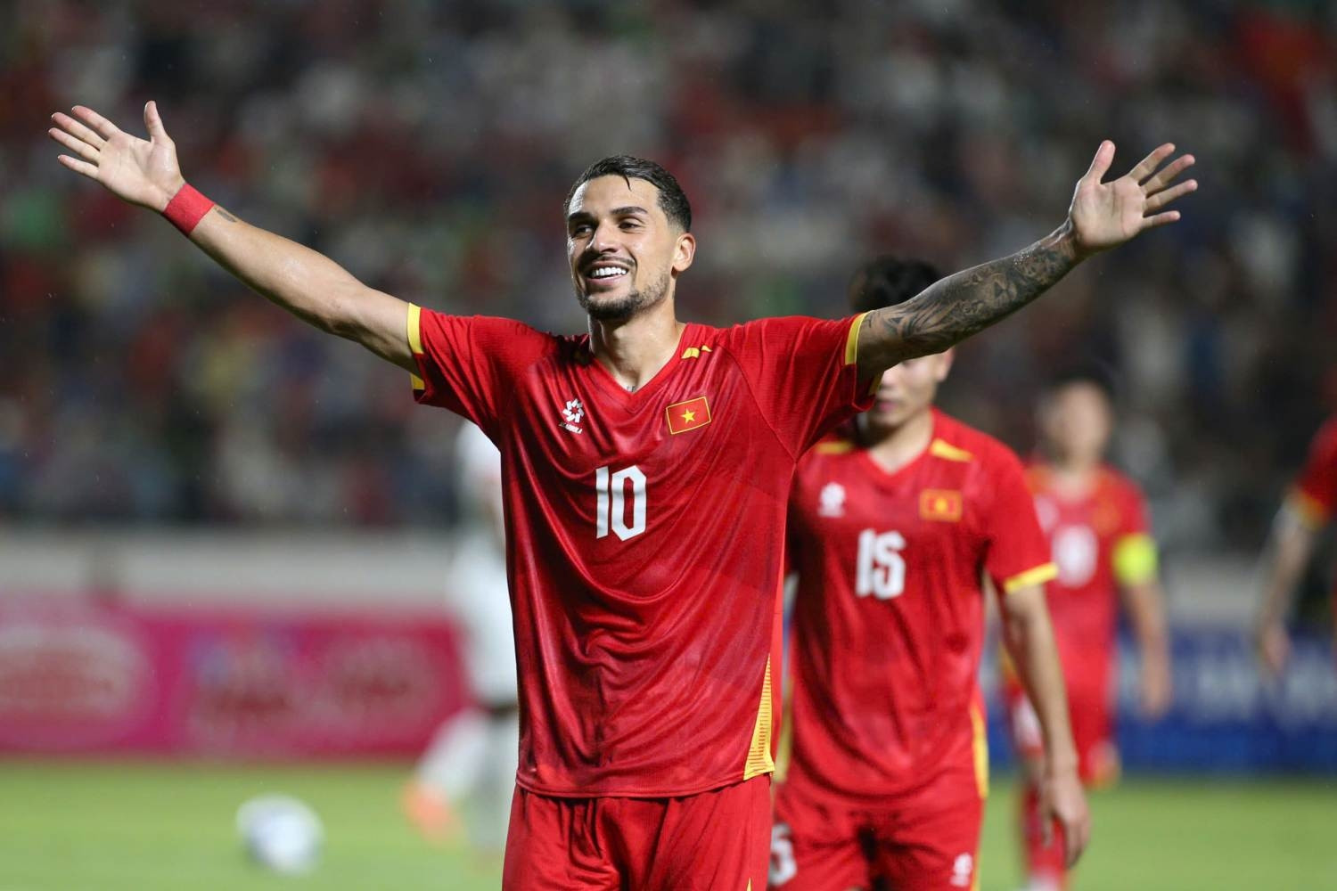 Tuyển Việt Nam 4-0 Myanmar: Phía sau màn 'tổng duyệt' tưng bừng