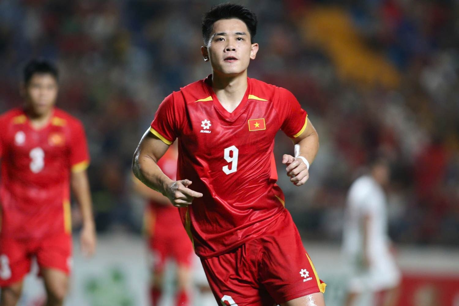 Video bàn thắng Việt Nam 4-0 Myanmar: Hàng công bùng nổ