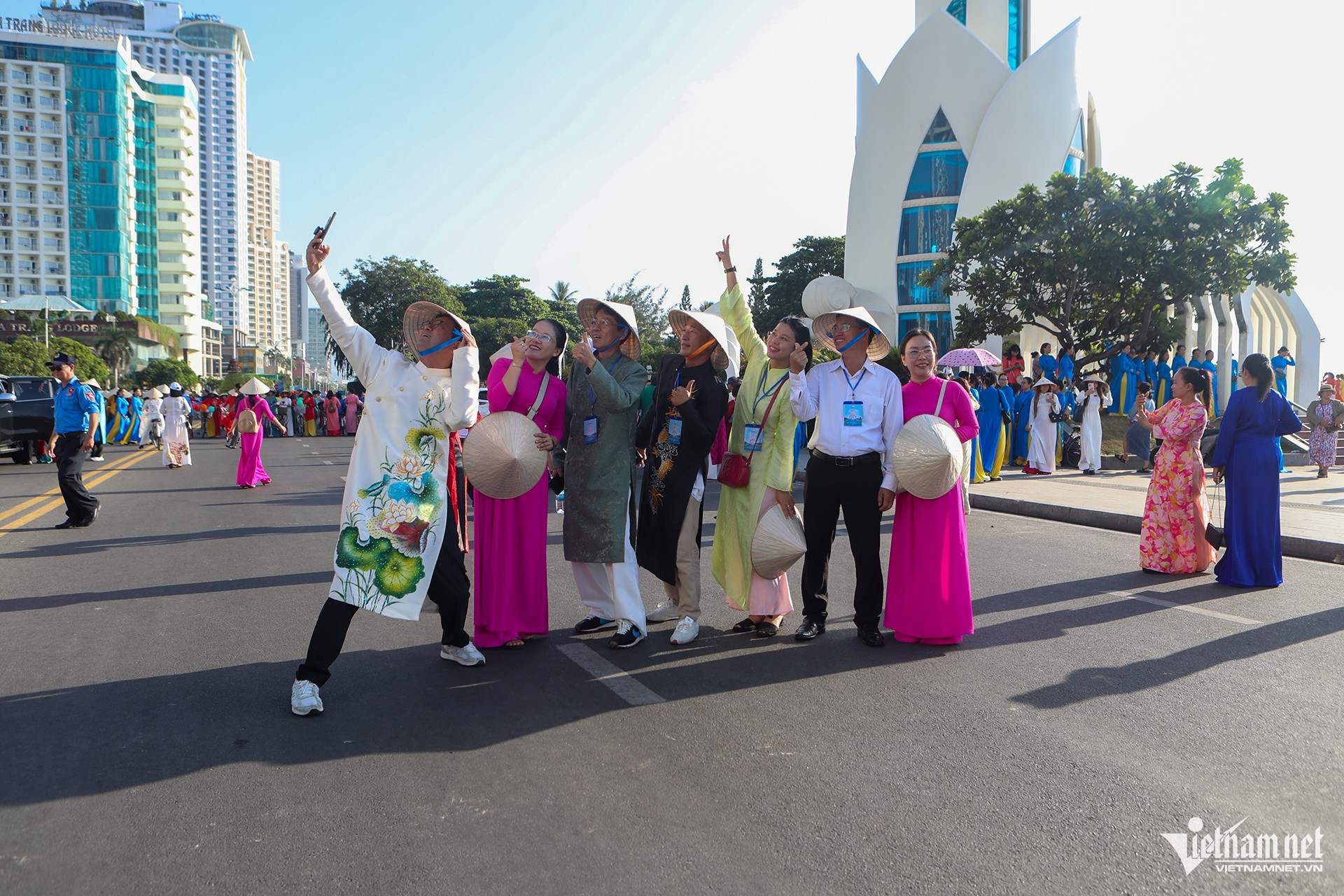 W-1 ao dai.jpg