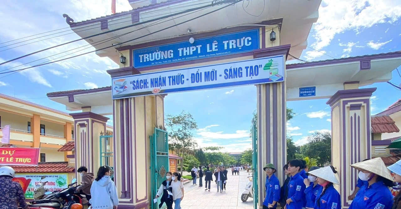 2 giáo viên bị khởi tố vụ gian lận thi tốt nghiệp THPT là tổ trưởng Toán, Ngữ văn