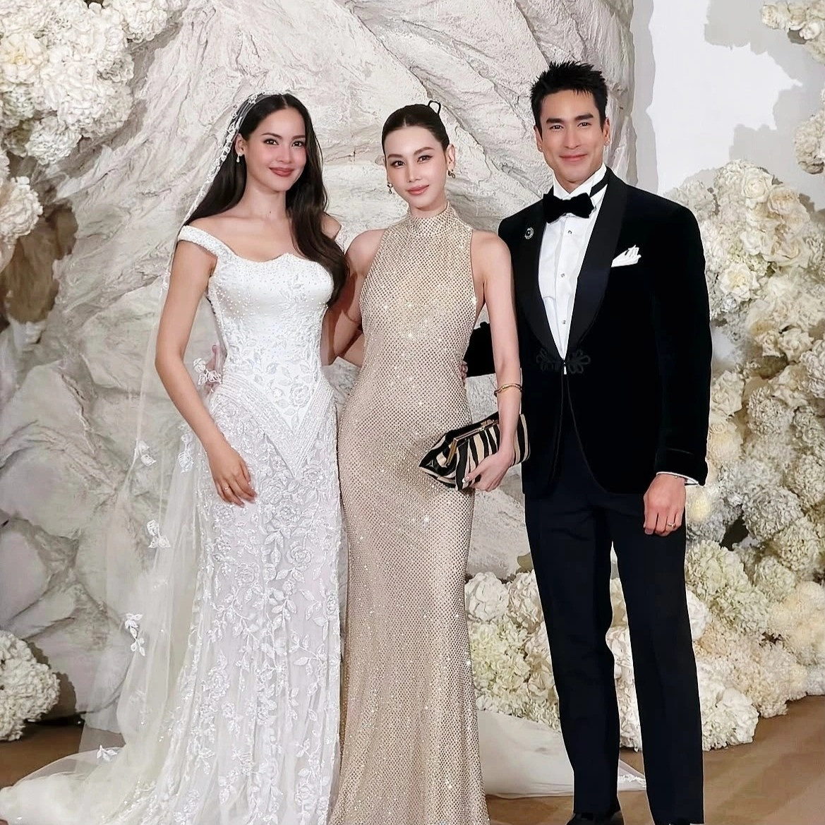 https://static-images.vnncdn.net/vps_images_publish/000001/000003/2026/7/19/dam-cuoi-nadech-yayaso-so-happy-for-you-both-congratulations-nadech-yaya-wishing-you-a-lifetime-of-love-laughter-1784417-1080.webp
