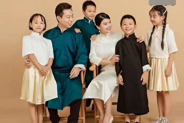 Gặp lại mối tình đầu sau ly hôn, cặp đôi tái hợp xây dựng tổ ấm 7 người