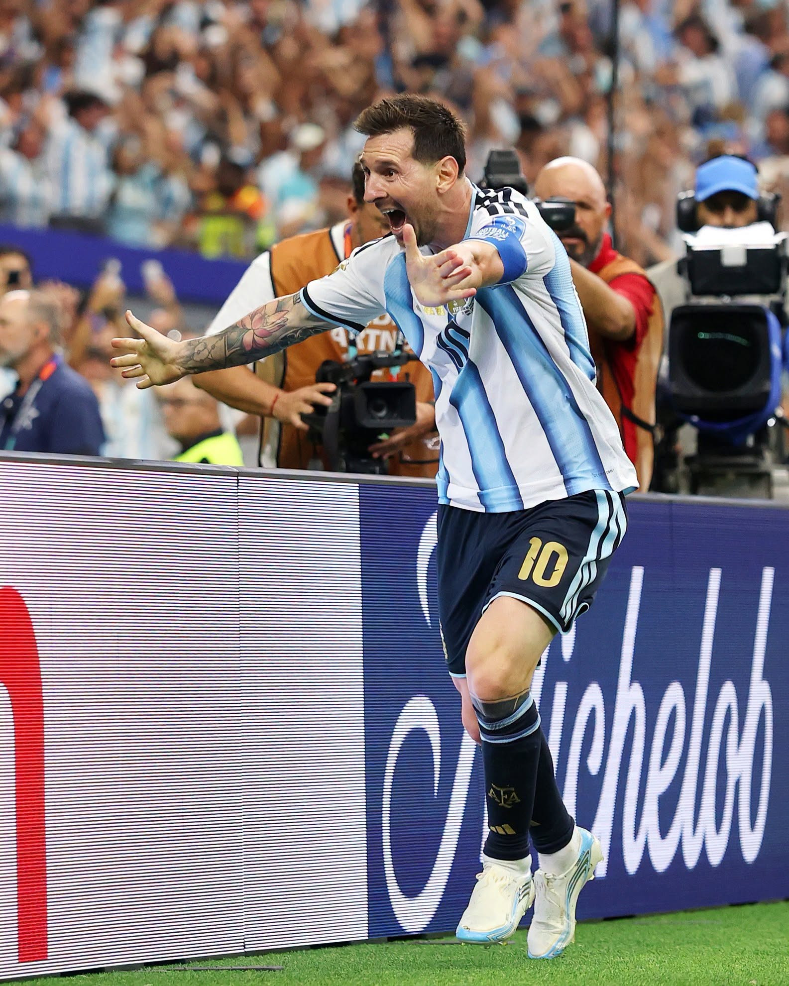https://static-images.vnncdn.net/vps_images_publish/000001/000003/2026/7/19/messi-afa-6-1000.jpeg
