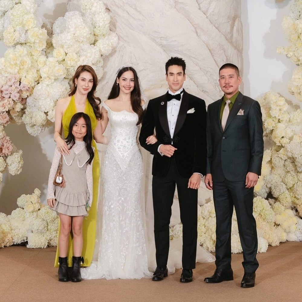 https://static-images.vnncdn.net/vps_images_publish/000001/000003/2026/7/19/photo-shared-by-bow-benjawan-on-july-18-2026-tagging-urassayas-mjbank-ritaluna-84-and-kugimiyas-may-be-an-image-of-flowe-1081.jpeg