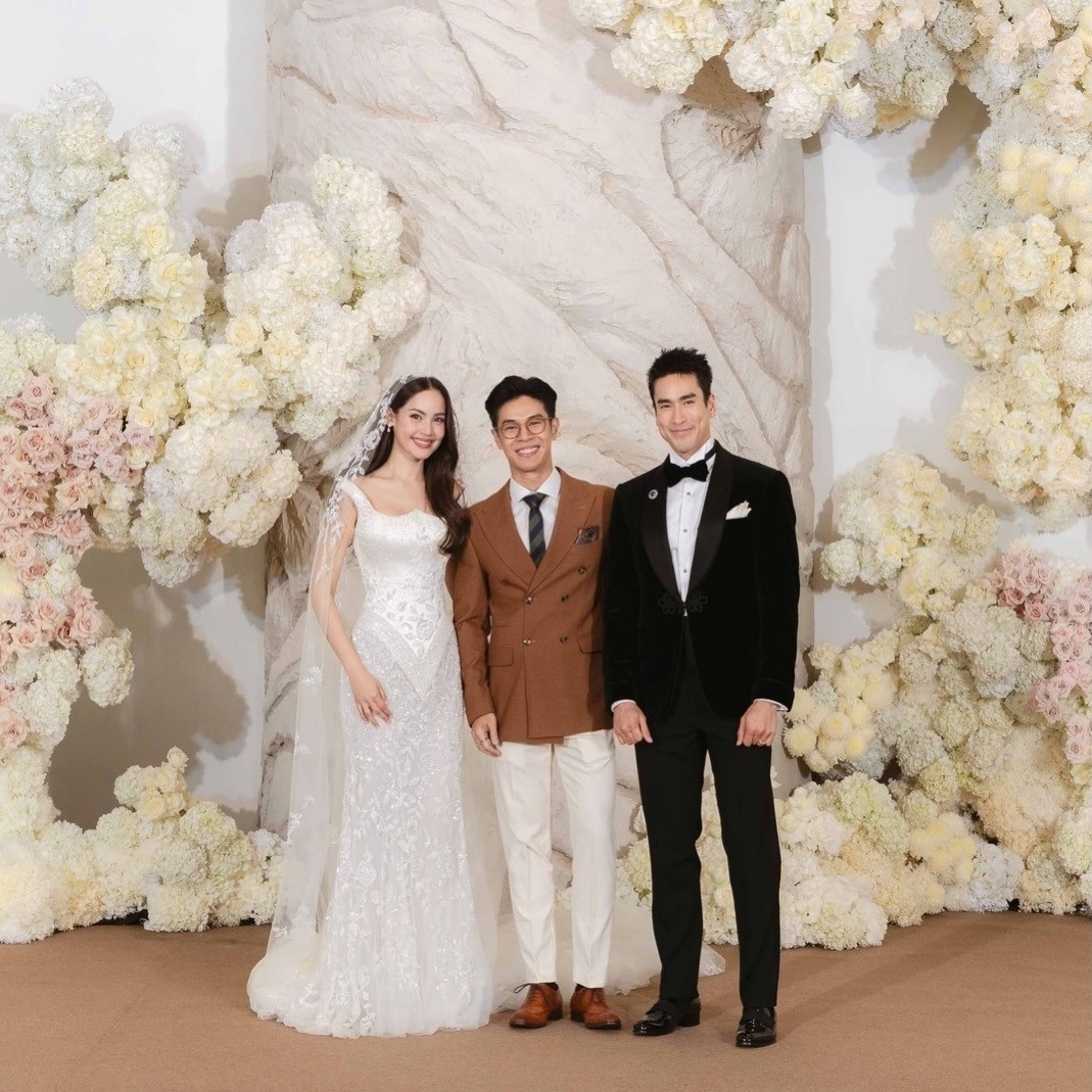https://static-images.vnncdn.net/vps_images_publish/000001/000003/2026/7/19/photo-shared-by-gita-on-july-18-2026-tagging-urassayas-and-kugimiyas-may-be-an-image-of-suit-flower-arrangement-dinner-j-1082.jpeg