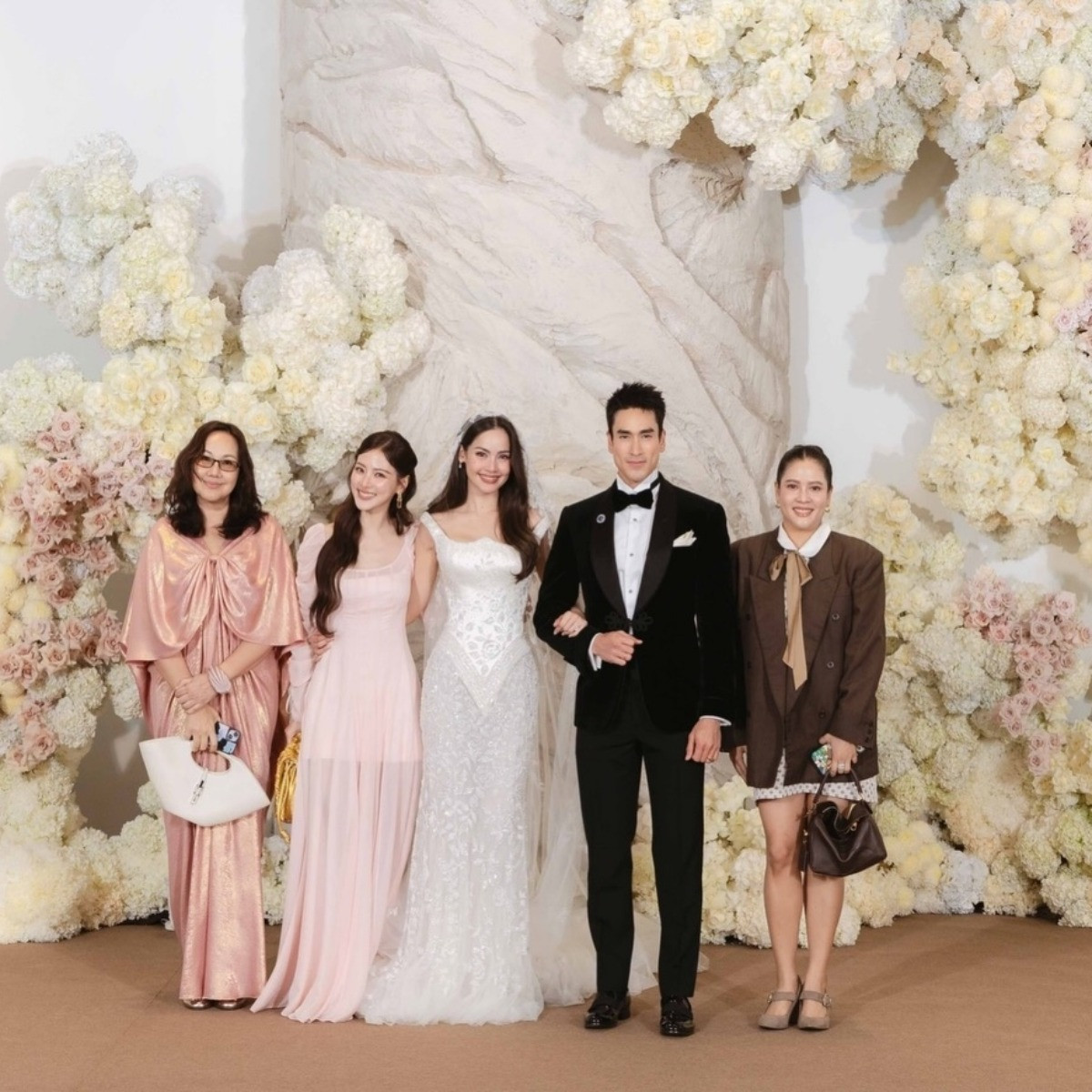 https://static-images.vnncdn.net/vps_images_publish/000001/000003/2026/7/19/photo-shared-by-on-july-18-2026-tagging-urassayas-and-kugimiyas-may-be-an-image-of-suit-flower-wedding-dais-and-text-2-1083.jpeg